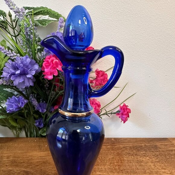 Vintage Avon Cobalt Blue Glass Decanter Pitcher Genie Bottle with Stopper Gold - Picture 1 of 6